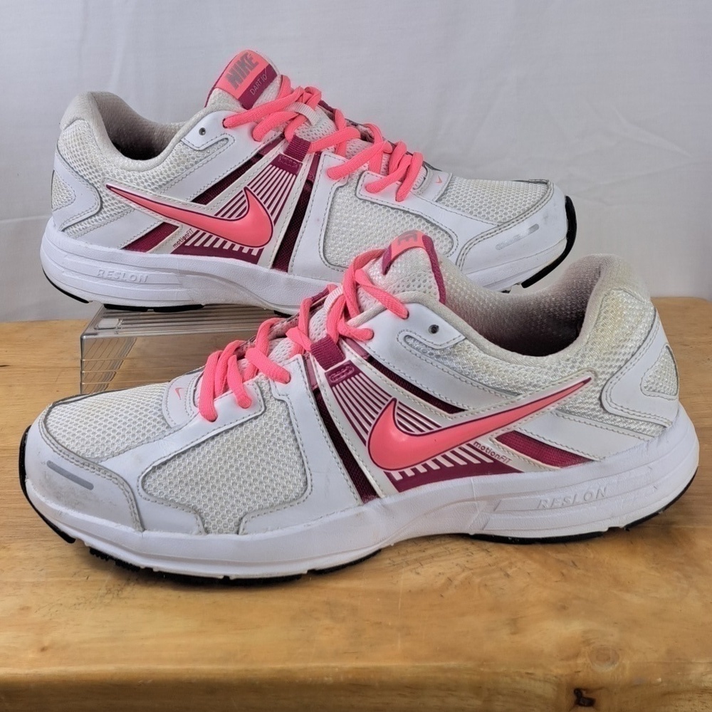 Nike Dart 10 reslon motion fit women's size 11 white & pink running shoes